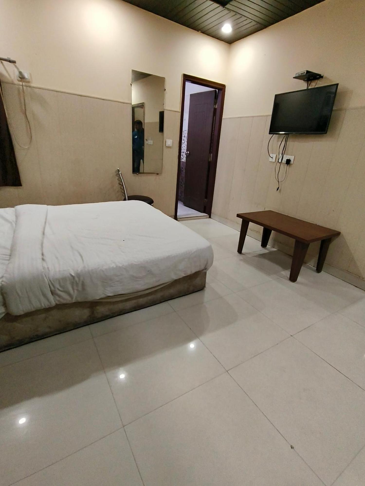 S R Plaza At Delhi Airport Hotel นิวเดลี ภายนอก รูปภาพ