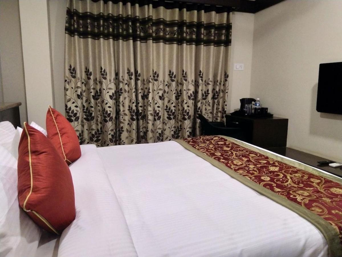 S R Plaza At Delhi Airport Hotel นิวเดลี ภายนอก รูปภาพ
